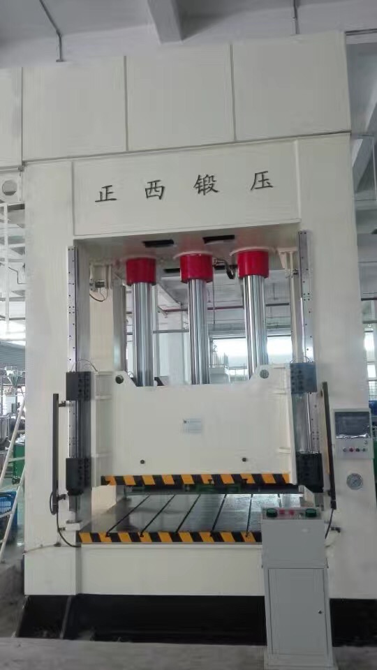 此批設備為重慶客戶一次性向我公司訂購的機器，在所有公司員工的努力下，我們在規定的時間內向客戶交貨并調試完成。
